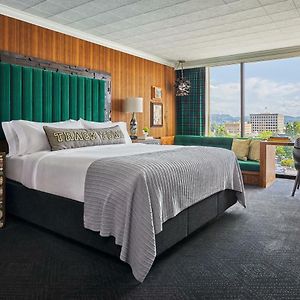 Graduate King Room